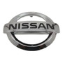Par Faro  Nissan Np300-d22  09 -15 Con Parrilla Y Emblema 