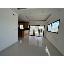 Casa En Venta En Brisas De Punta Cana, 180m2, 3 Hab. 2 Parqueo, Excelente Ubicación, Oportunidad De Invertir En Punta Cana, Villa Lista Para Entregar