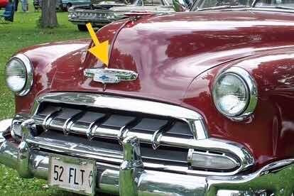 Emblema De Cofre Chevrolet Deluxe 1952 Foto 5