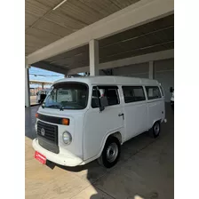 Volkswagen Kombi Standart 9 Lugares