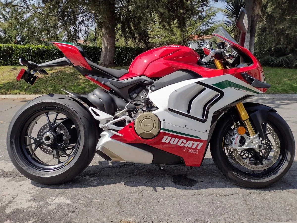 Brutal Moto Ducati Panigale V4 S, Modelo 2021