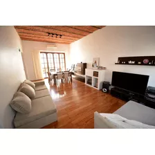 Excelente Casa Reciclada A Nuevo De 3 Dormitorios Y Cochera En Villa Devoto.