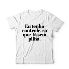 Camisa Frases Engraçadas Eu Tenho Controle, Mas Ta Sem Pilha