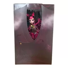 Monster High Draculaura. Monster Creative Troupe. Lacrada.