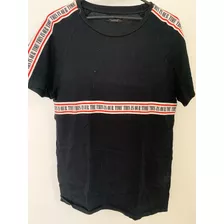 Camiseta Bershka Negra Con Frase Talla Xs (horma S)