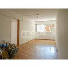 Venta De Impecable Apartamento De 2 Dormitorios En Barrio Centro