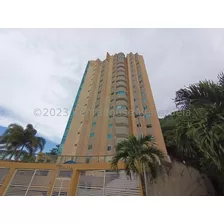 Ivelitze Dirinot Vende Cómodo Apartamento De 172m² En Las Chimeneas, Valencia Carabobo