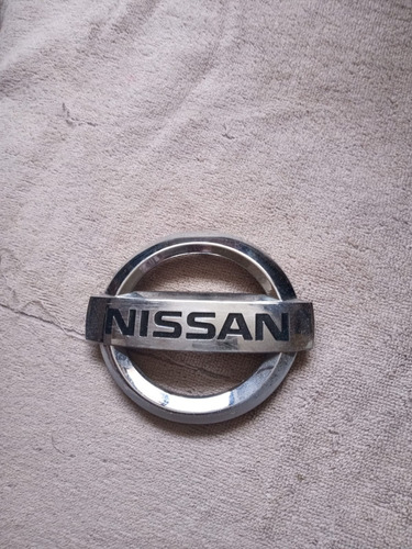 Emblema Delantero De Parrilla Nissan Tiida 2007-2012 Foto 2