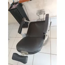 Cadeira De Barbeiro Antiga.