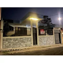 Casa Amplia Recién Remodelada