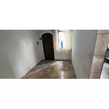 Apartamento Com 2 Dormitórios, 1 Banheiro