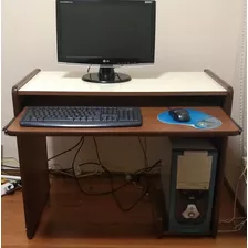 Computadora De Escritorio Con Teclado, Mouse Y Monitor