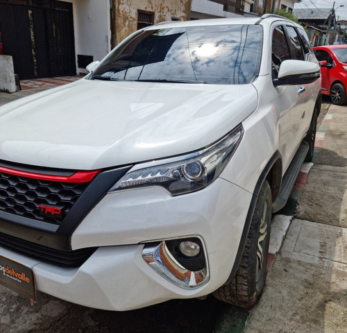 Persiana Trd Toyota Fortuner 2016 - 2020 Brillante - Rojo Foto 4