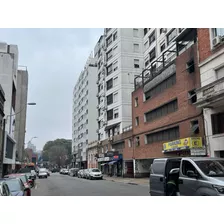 Venta Imperdible Oportunidad Monoambiente Amueblado En Tres Cruces, Acepta Banco.