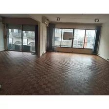 Excelente Oportunidad Apartamento Sobre 18 De Julio Al Frente, Son 130 Mts2 Construidos, 3 Dorm, 2 Baños Mas Servicio, Garage Grande, 2 Balcones, Hay Que Verlo!!!!