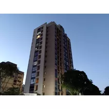 Espectacular Apartamento Remodelado Y Amoblado En El Mejor Edificio De La Trinidad, Caracas. (a.c)