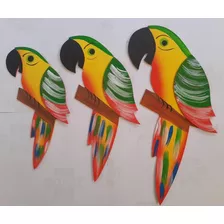 Trio De Arara Com Decalque Pintado A Mão Em Mdf