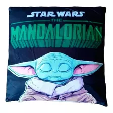 Cojin Star Wars The Mandalorian Yoda Decoracion 40x40cm Color Negro