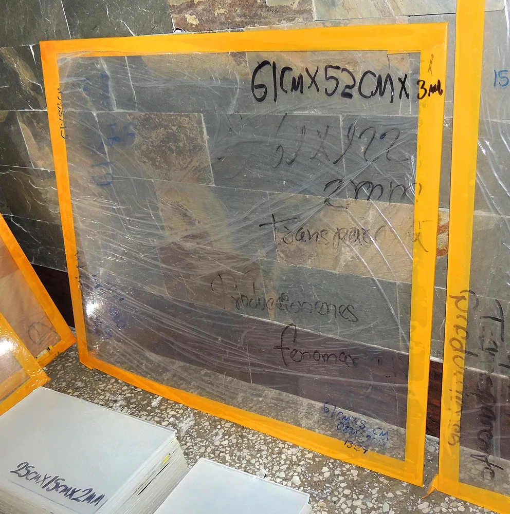 Lamina Acrilica Transparente Brillante 3mm 61cmx52cm Manual