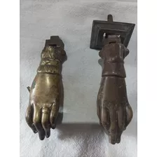 Dos Llamadores De Puerta Mano De Bronce Antigua.