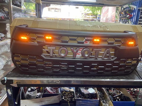 Persiana Trd Toyota Hilux Bien Con Sus Luces De Persiana Bar Foto 4