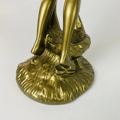 Escultura Dourada Mulher Camponesa 42cm Vintage Dourado-escuro 5