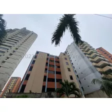  Apartamento En Excelente Zona, Con Doble Anillo De Seguridad, Clima De Montaña