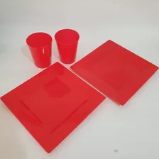 Set: Plato Cuadrado Rigido 20cm + Vaso 9cm Alto. Rojo
