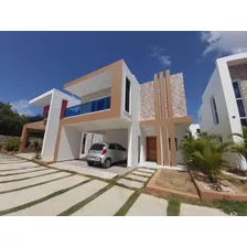 Casa En Venta En La Altagracia, Punta Cana, 200m2, 3 Hab. 2 Parqueos, Frente Al Bávaro Innovation School, Todas Las Comodidades Que Ofrece, Oportunidad De Invertir En Tu Villa Ideal. 