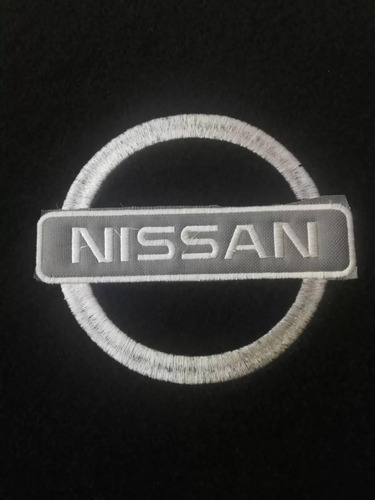 Kit 4 Tapetes Alfombra Bordados Logo Nissan Urvan 2023 Foto 4