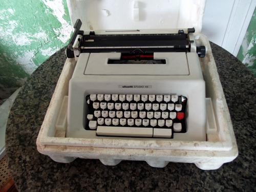 Maquina De Escrever Olivetti Studio 46,detalhes Na Descrição