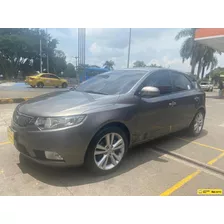 Kia Cerato Forte Hb / Modelo 2.013 