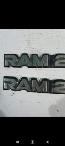 Par De Emblemas De Guardafango Dodge Ram 250 1982-1992 Foto 2