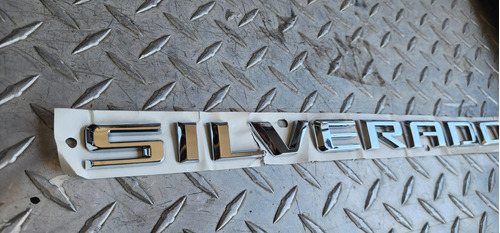 Letras Emblema Chevrolet Silverado 2019 A 2023 Foto 2