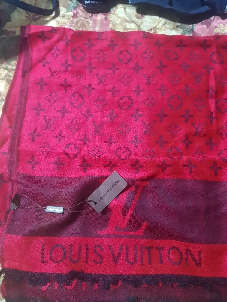 Pañuelos Bufandas Louis Vuitton Burberry