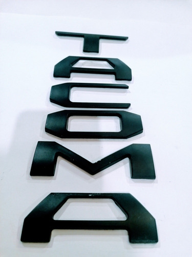 Emblema Letras Toyota Tacoma Tapa Trasera Relieve Negro  Foto 5