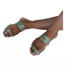 Sandália Rasteira Verde Metalizada Tiras C/ Pingente Dourado