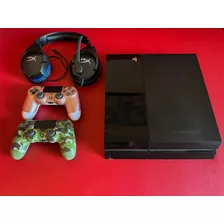 Ps4 Con 2 Controles Dualshock 4 Y Casco Hyperx Alámbrico