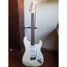 Guitarra Eléctrica Squier Fender Stratocaster Con Accesorios