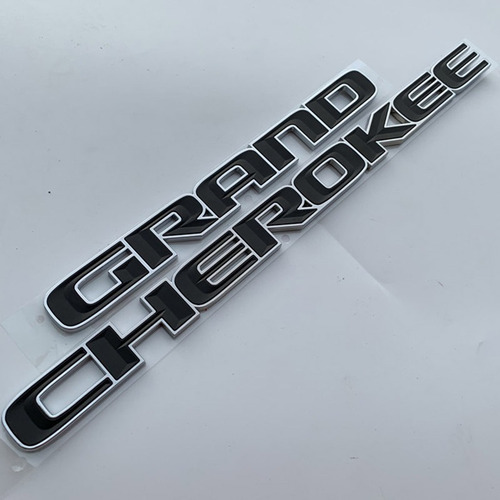 Emblema Jeep Grand Cherokee 2017 - 2021 Negro Con Plata Foto 2