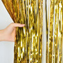 Primera imagen para búsqueda de cortinas doradas para fiesta