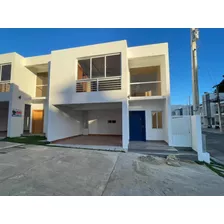 Casa Tipo Villa En Venta En San Francisco De Macorís