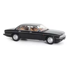 Jaguar Daimler Xj6 Xj40 Ebony Black Almost Real 1/18