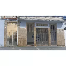 Casa 350m2 Com Salão Comercial E Grande Área Para Construir Casa E Salão Separados, Terraço Com Churrasqueira Para Eventos, Salão Comercial Com Dois Banheiros E Acima Tem Estrutura Para Construir.