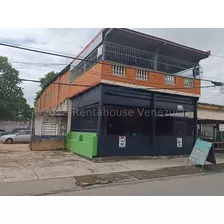 ¿andas En Busca De Una Casa Que Puedas Transformarla En Una Cosa Comercial, Galpón U Oficinas?, Haz Llegado Al Sitio Indicado, En Rent-a-house Te Traemos A La Venta Esta Espectacular Casa