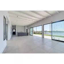 Casa En Venta - 3 Dormitorios 3 Baños - Cochera - 1.000mts2 - San Sebastián, Escobar