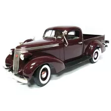 Studebaker Pickup 1937 1:18 Road Signature Yatming