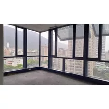 Oficina En Alquiler En Plaza Venezuela / 362m²/ Canon. $2.896