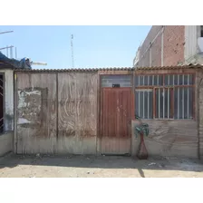 Casa Con Frontis Hacia La Avenida Y Cuenta Con Titulo De Propiedad.