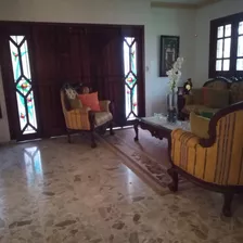 Vendo Lujosa Casa En La Urbanización Thomen En Santiago De Los Caballeros, República Dominicana